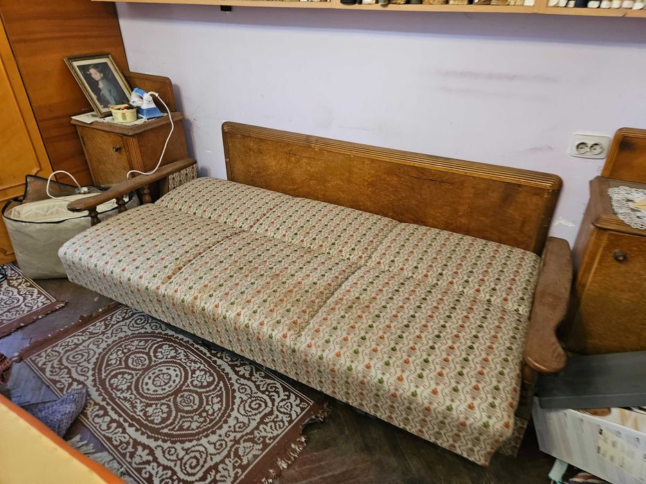 debarasare / vanzare tot din casa : masa calcat, televizor LCD, mobila veche, clima portabila, canapea extensibila etc.