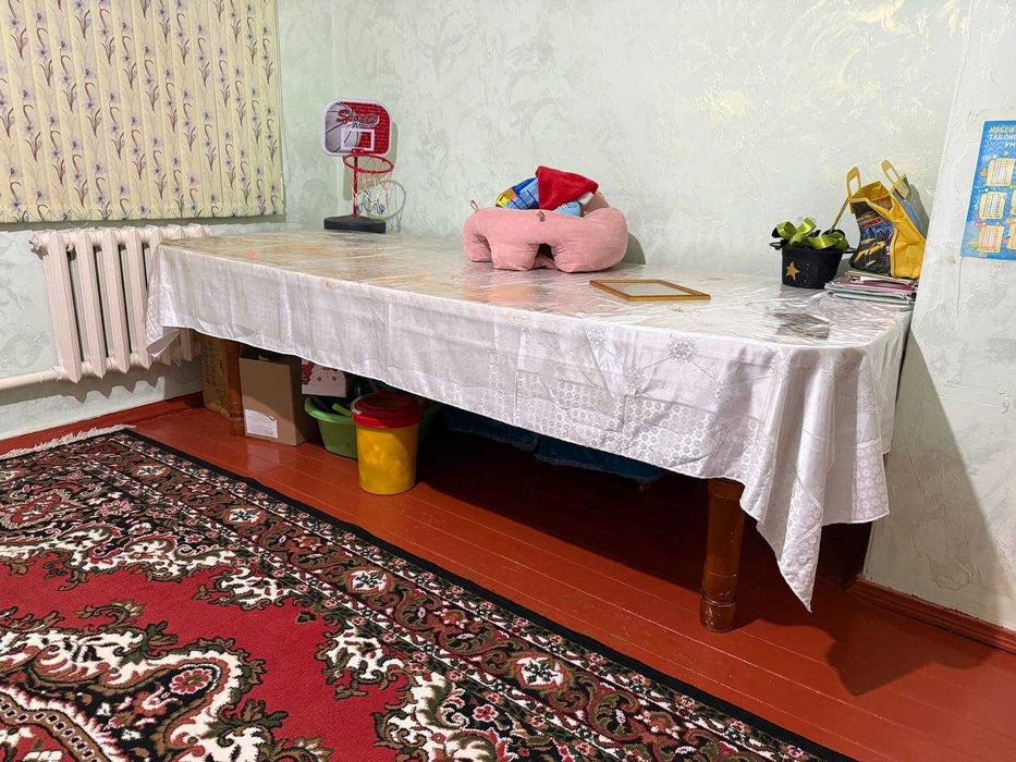 Продается стол для гостиной