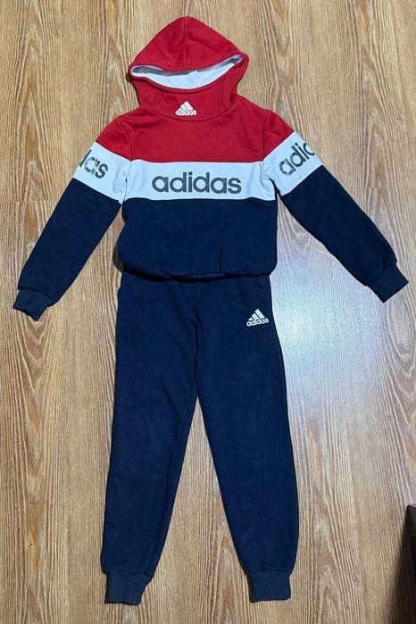 Спортивный костюм adidas