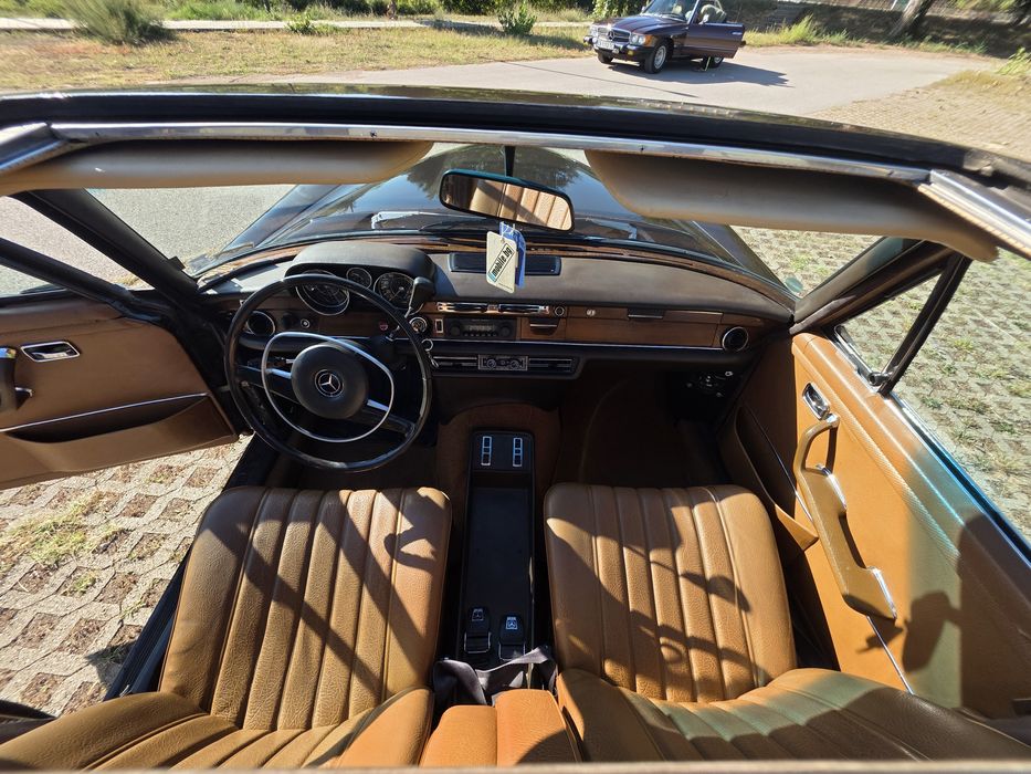 Ретро автомобил Мерцедес поднаем