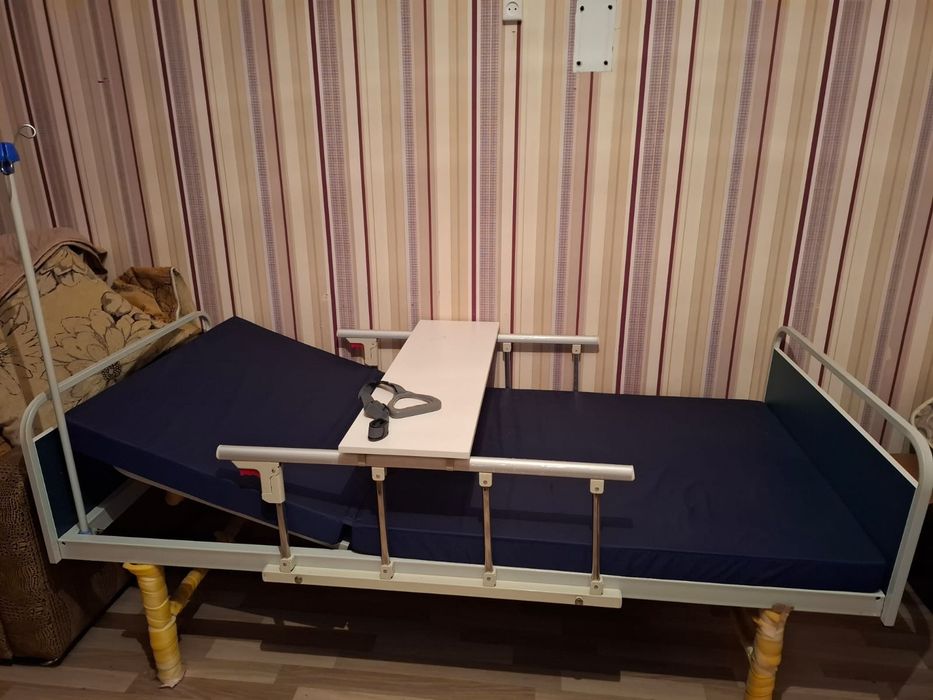 Медицинская кровать