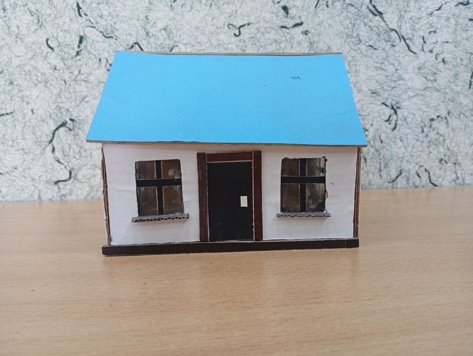 Uy maket . Barcha elementlari qoʻl mehnati yordamida yasalgan