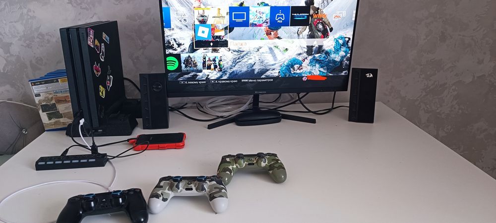 Продам срочно пс4 про с 40+ играми