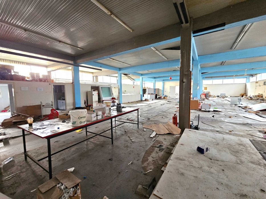 Продава се промишлен обект от 935 кв.м. в VI.PE. Кавала (код 4693)