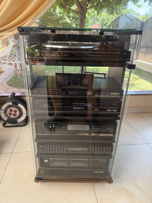 Linie rack Fisher cu boxe si telecomanda