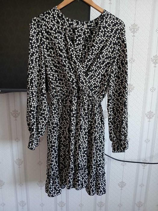 платья нарядные S,М,L размеров