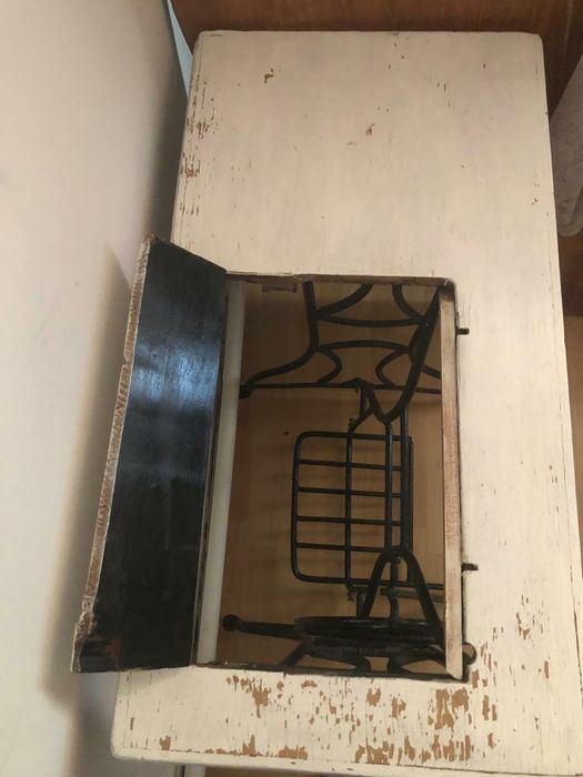 Швейный стол литой чугунный