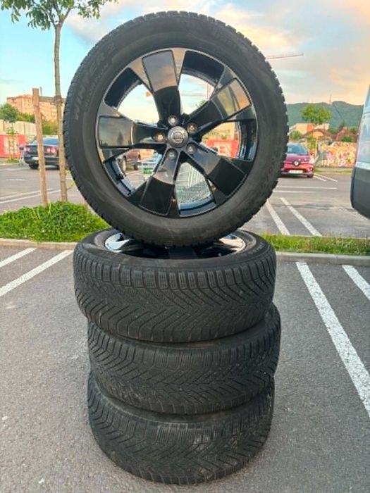 Roti Jante aliaj V-Spoke 5x108 Black Cauciucuri All-Season Iarna M+S 235 55 R18 Volvo XC40 XC60