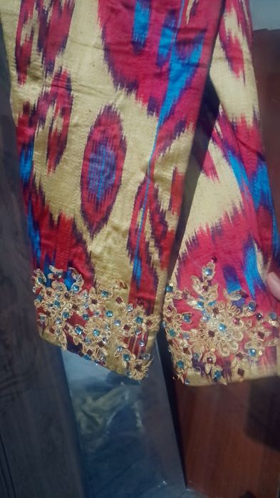 Qizlar uchun atlascha ko'ylak