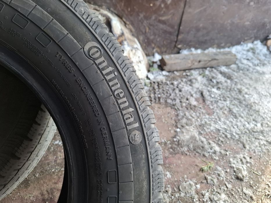 Vand 2 anvelope 235 65 16 C continental de iarna dot 2022