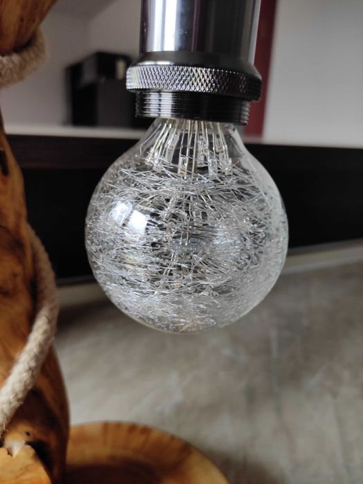 Нощна лампа от дърво