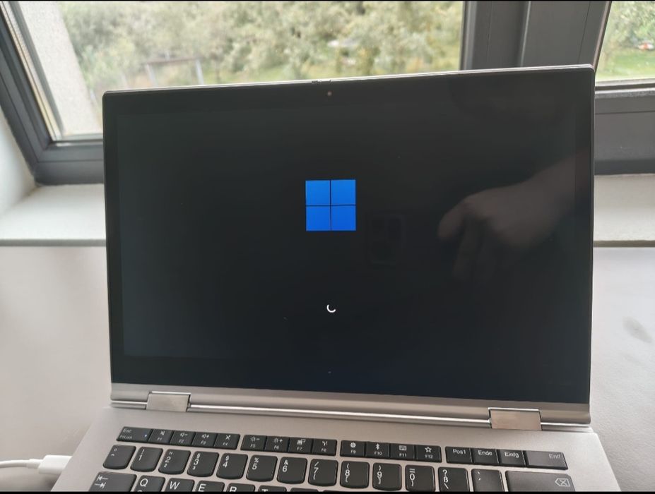 Vând laptop Lenovo yoga x1 gen 3 perfect funcțional CU BATERIE NOUĂ