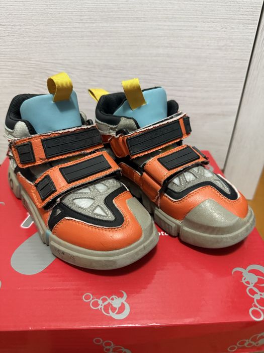 Детские кроссовки