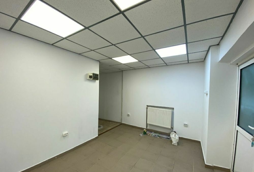 Spatiu comercial centrall Mioveni
