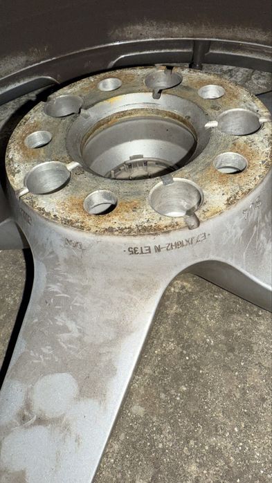 Vand roti pe r16 originale audi a4 cu cauciucuri foarte bune de vara.