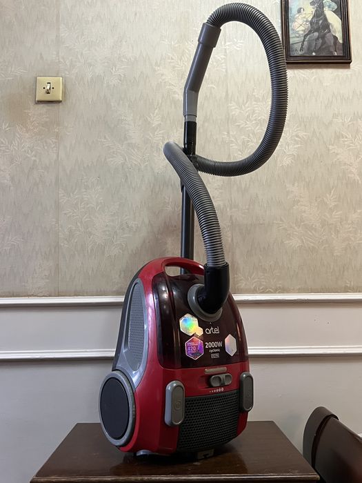 Пылесос Artel VCC012RED