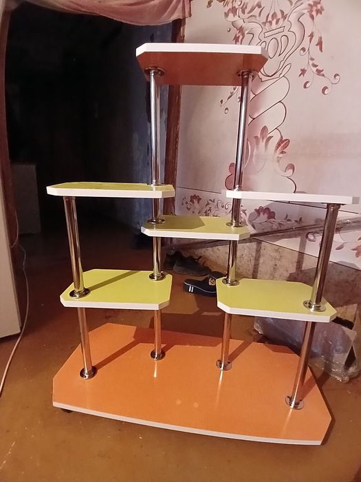 Продам цветочную подставку
