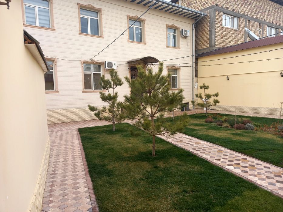 Юнособат частный дом 2 этажа 4 комнаты 220 квадракинотеатр Казахстан