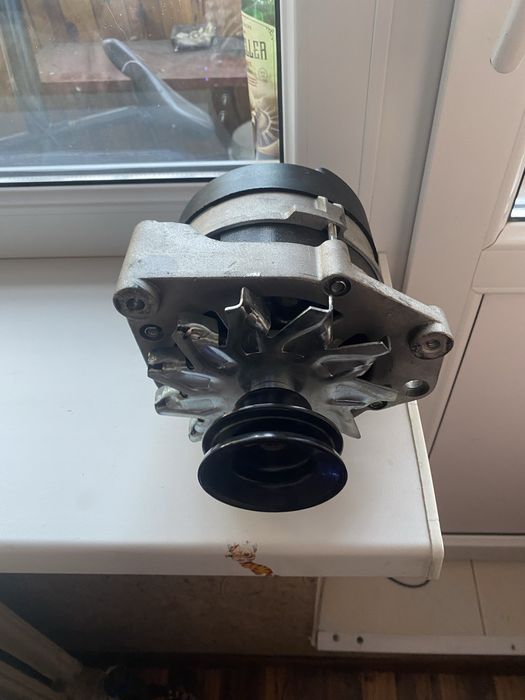 Продам генератор стоял на ауди 80