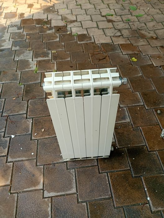 Vând 2 calorifere aluminiu