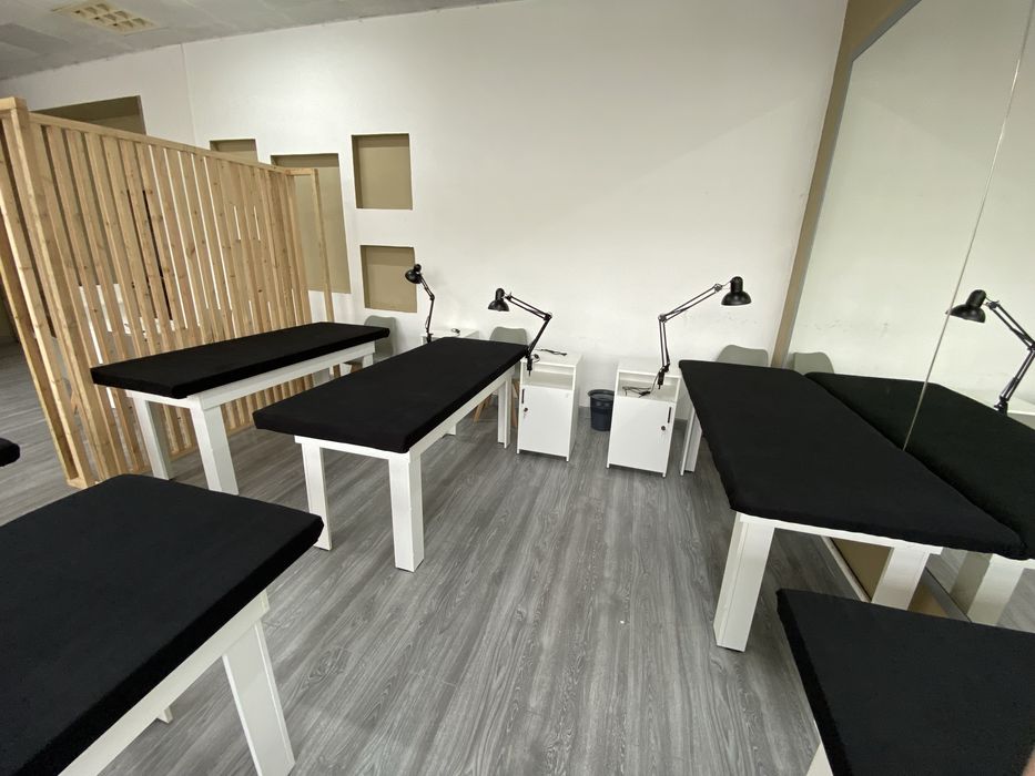 Сдаются маникюрные столики, кушетка