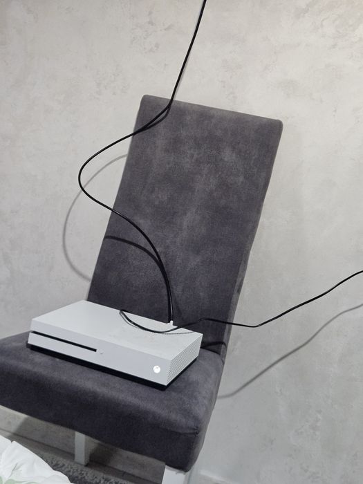 Consolă x box one s 512 GB stare perfectă