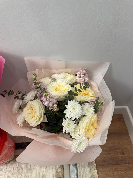 Продам цветы свежие вчера подарили