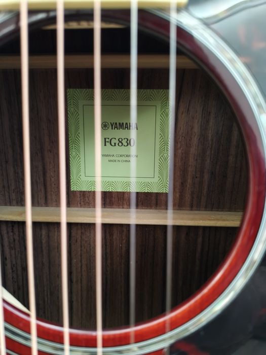 Продам гитару Yamaha FG830