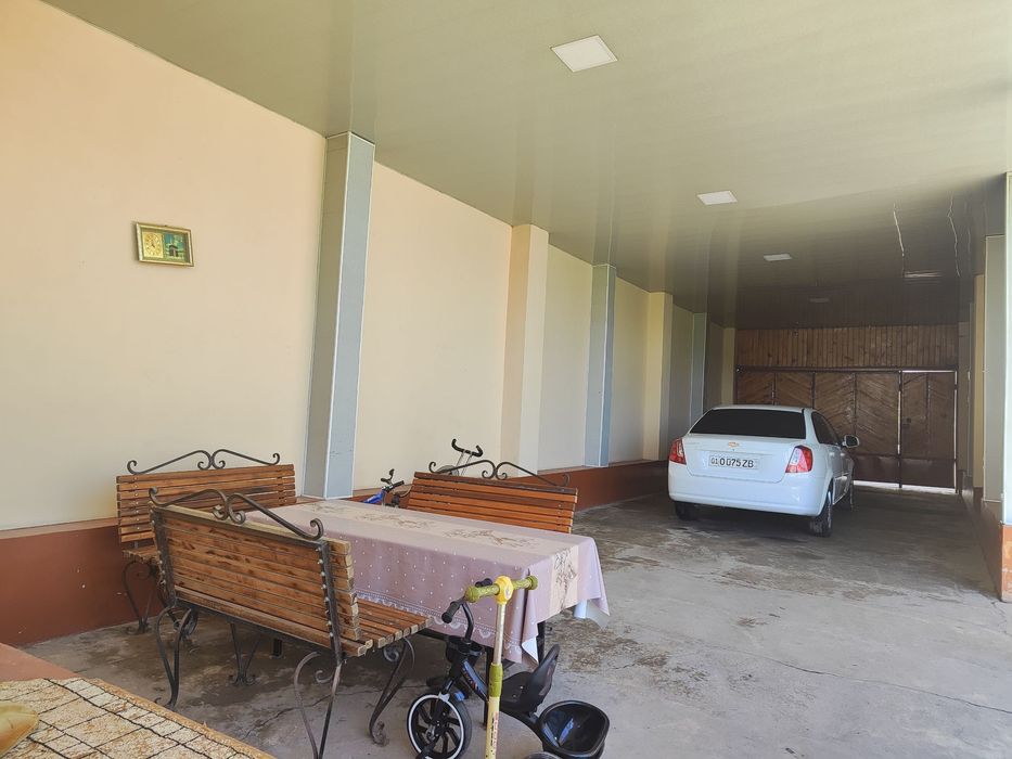 Uchastka srochno sotiladi 8 sotixli barcha sharoitlar bilan toshkent