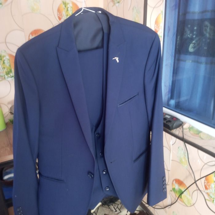 Продается костюм брюк