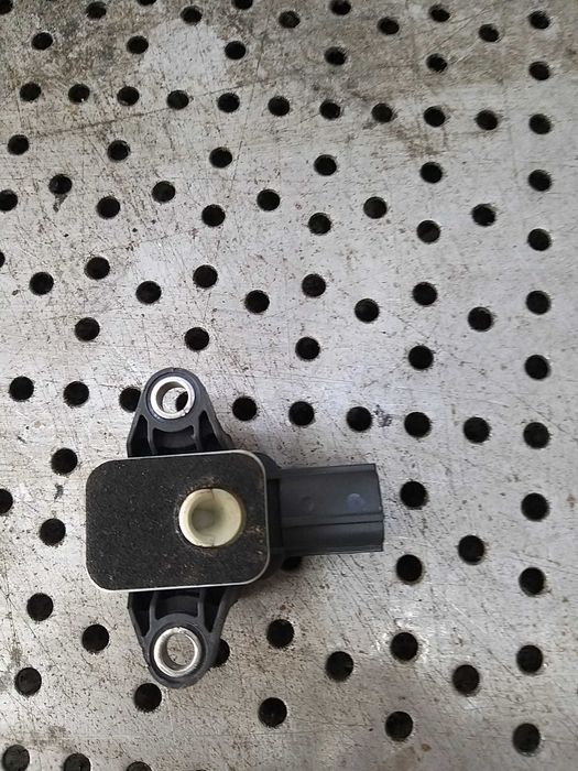 Senzor impact dreapta fata seat exeo 8p0955557