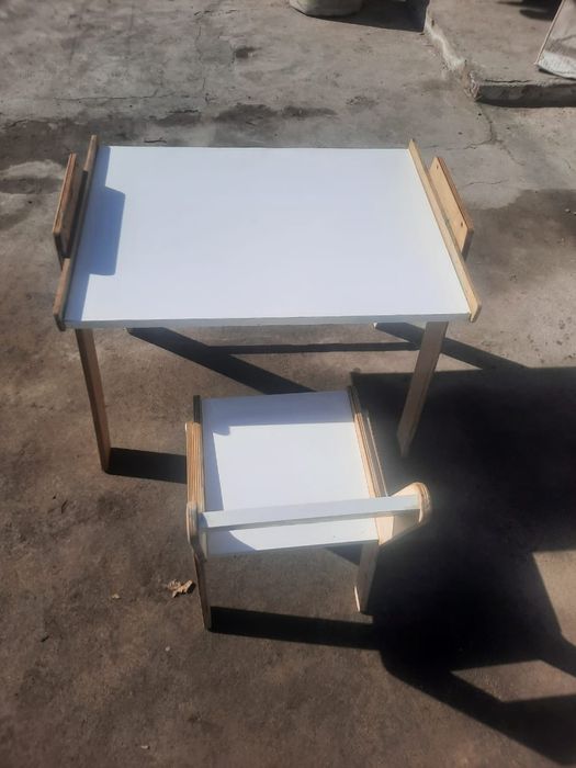 Детский стол и стул