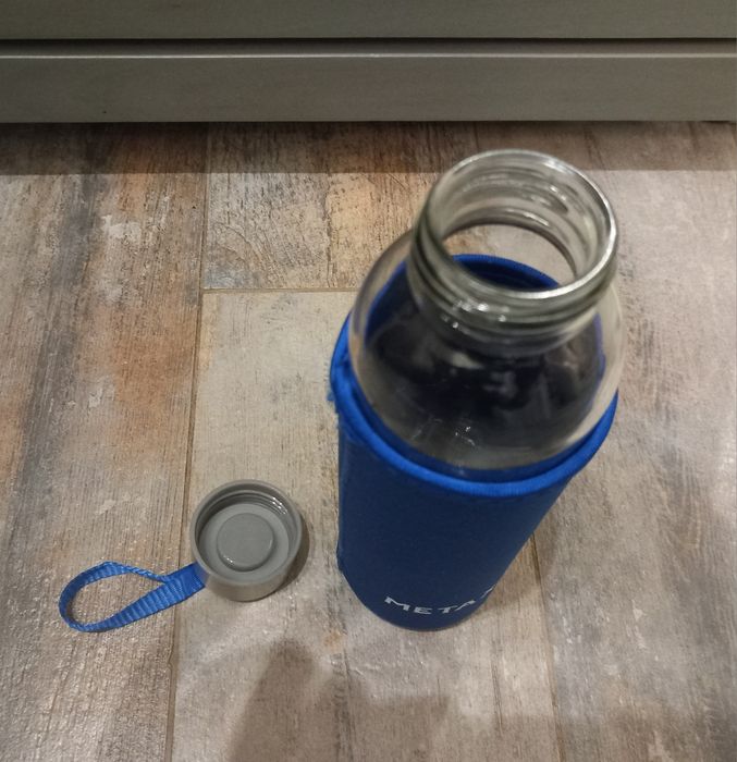 Стъклена бутилка за вода, 500 мл, защитен капак и неопреново покритие