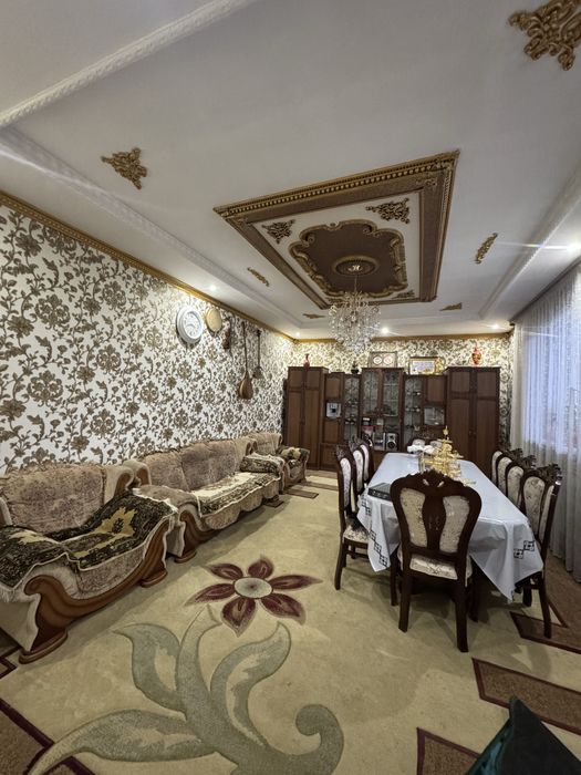 Продам стол и ковер