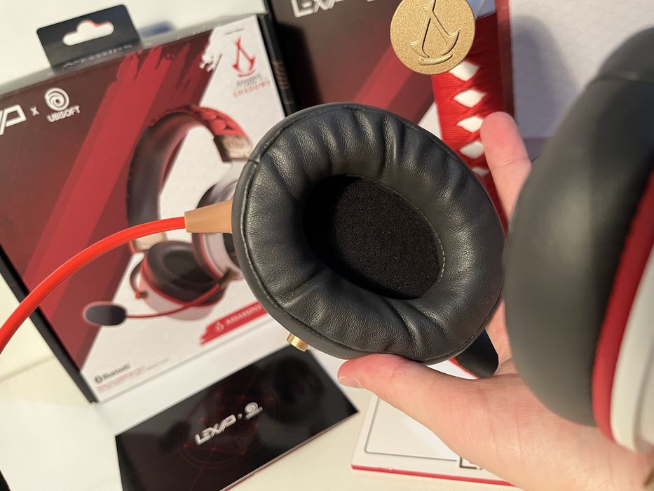 Гейминг слушалки Lexip - Assassin's Creed Shadows, безжични със стойка