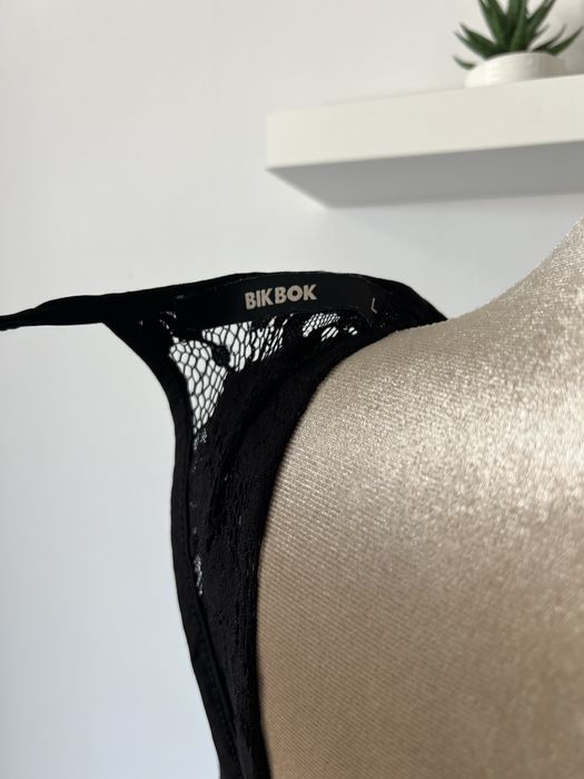 Уникалка рокля с гол гръб, нова