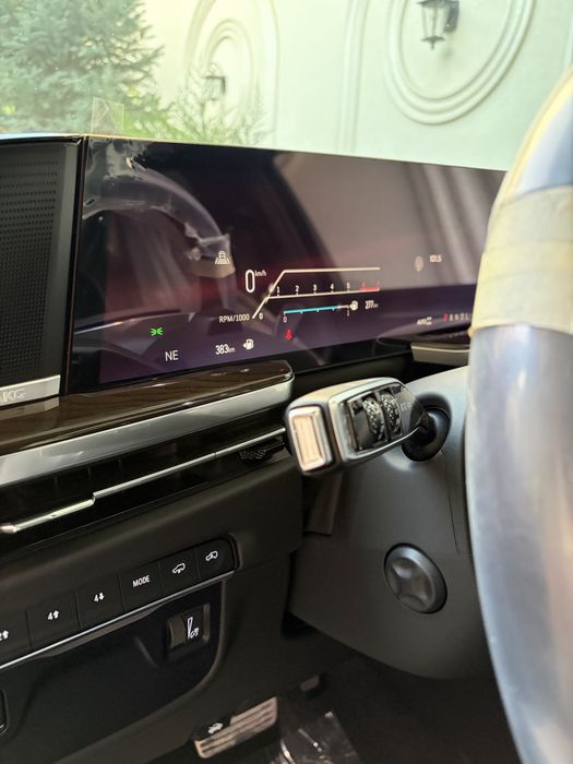 172000 USD Cadillac Escalade Luxury 2025/11
