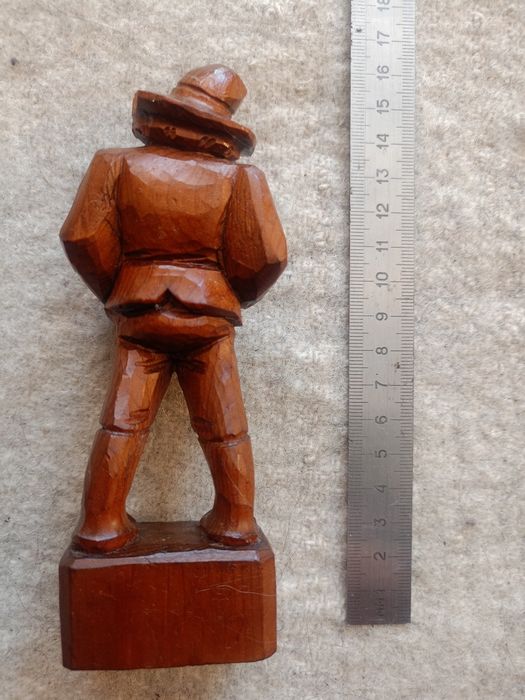 Фигури от дърво, дърворезба