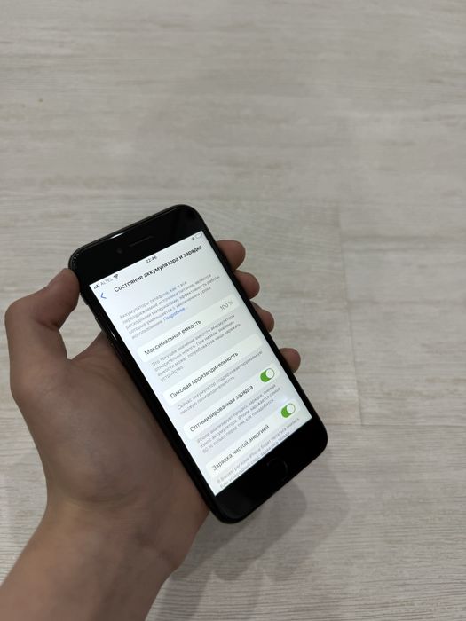 Срочно продам айфон 8