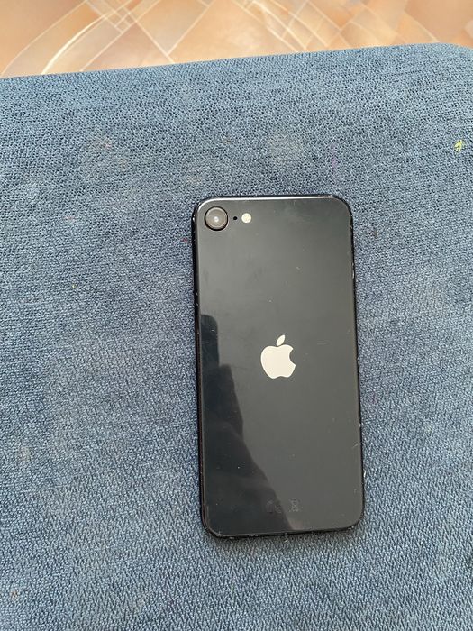 Продам iPhone se 2020