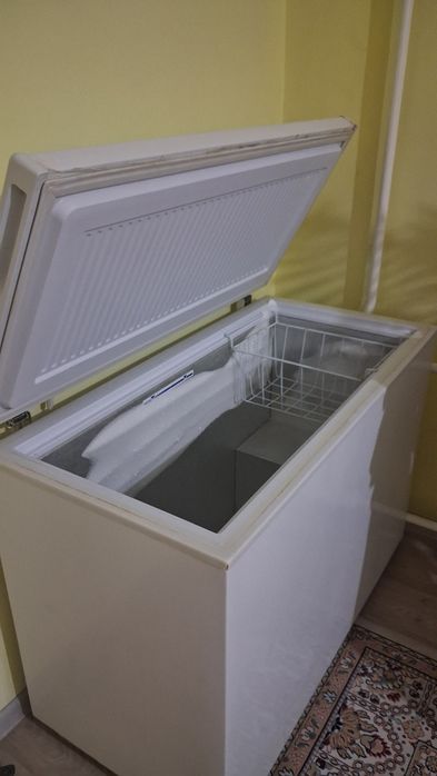 Морозильник большой