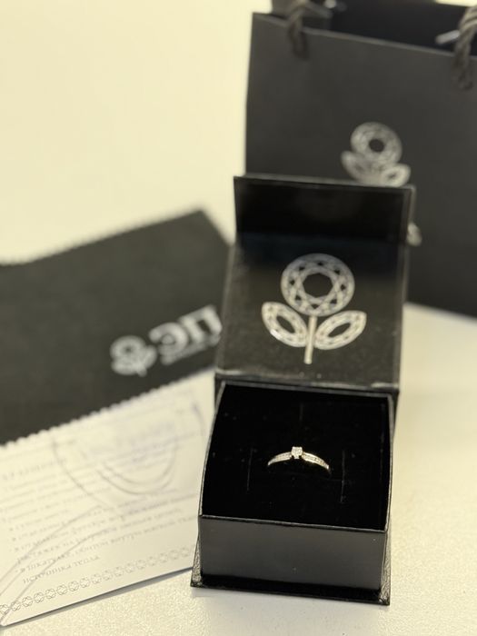 Белое золото кольцо