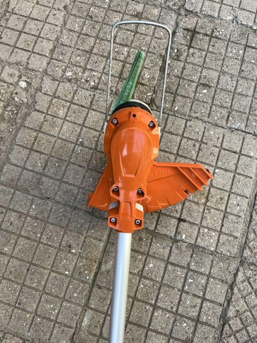 Продавам акумулаторен тример STIHL FSA 60 R