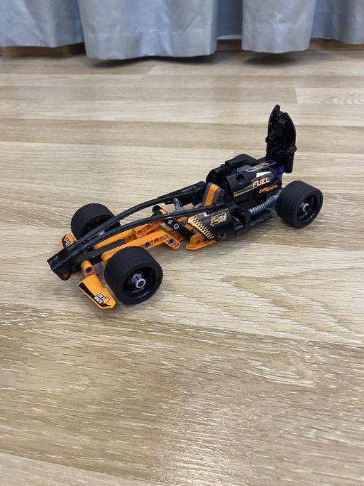Продам LEGO спортивная машинка