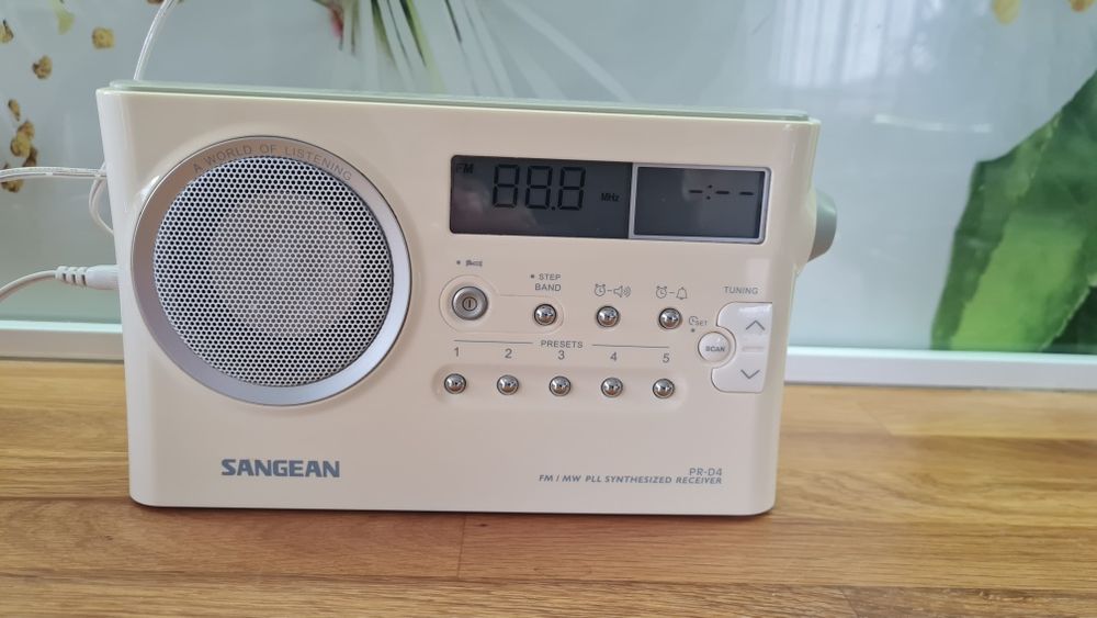 Sangean FM/AM преносимо радио