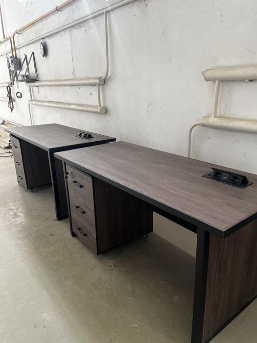 Стол офисный с тумбой