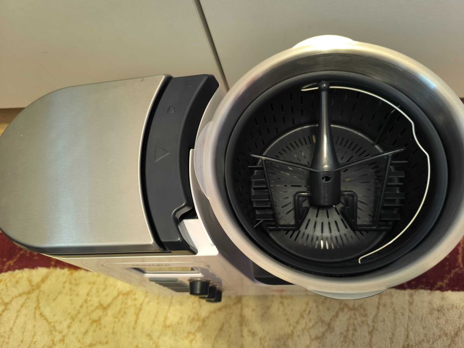 Robot multifuncțional de bucatarie