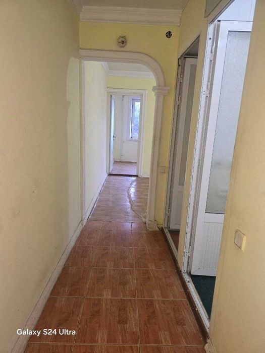 Продаётся Срочно 2х комнатная квартира 3-этаже 1-остановка Микрорайон