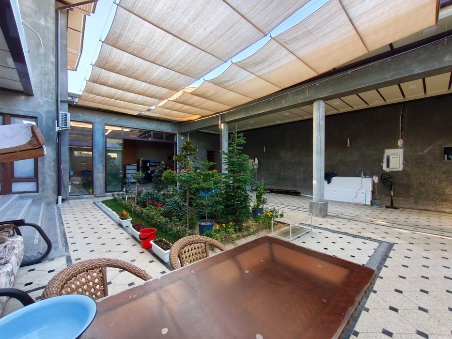 Hovli sotiladi, 3.7 sotix, burchakli