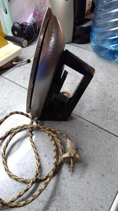 Метална работеща ютия